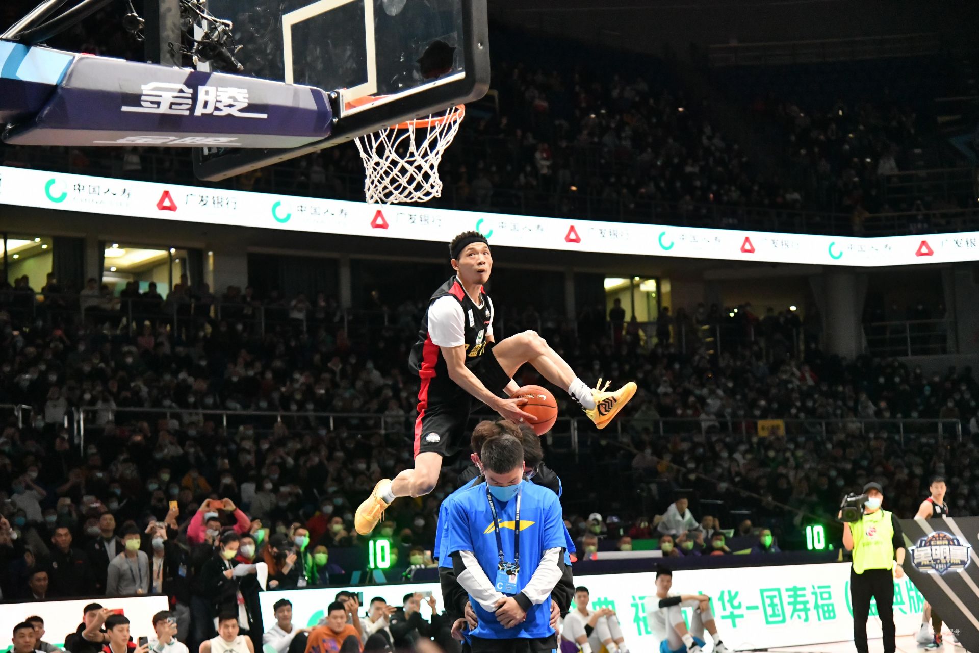 森纳的防守 森纳的防守